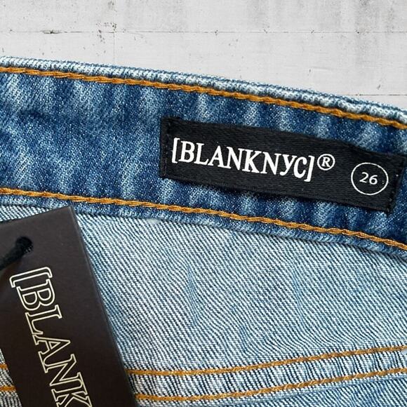 NWT Blank NYC The Perry Mom Shorts High Waist Distressed Size 26 - Picture 6 of 9